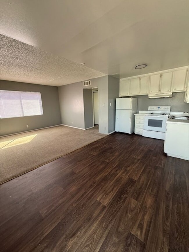 Building Photo - 737 Lilly Ln