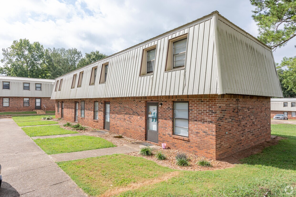 Primary Photo - Bridgeport Apartments