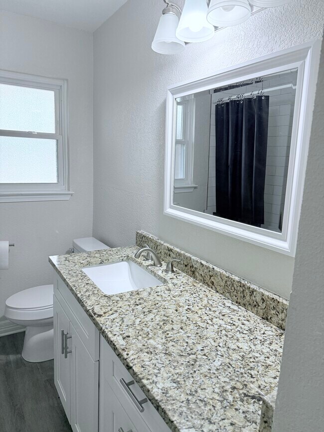 Foto del edificio - 438 E Wright Blvd
