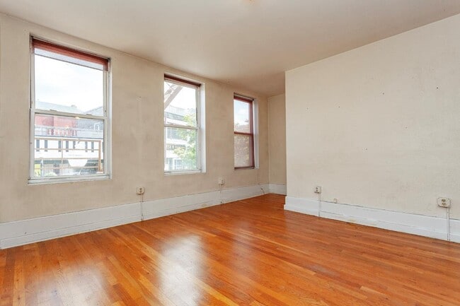 Building Photo - 14 S Division St