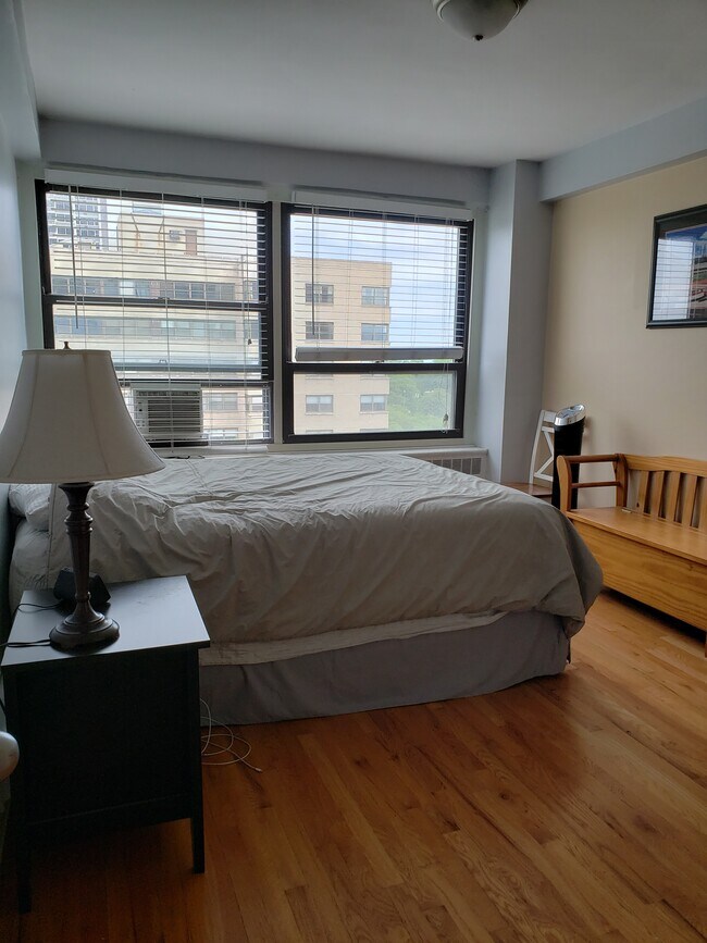 Bedroom - 4180 N Marine Dr