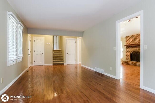 Building Photo - 3715 NE Beechwood Dr, Lees Summit, MO 64064