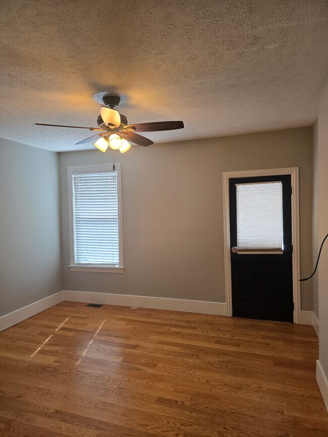 Living room - 1218 S Washington Ave