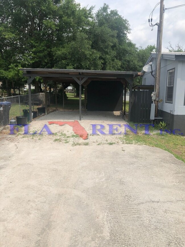 Building Photo - 3/2 Large manufactured home on huge lot**