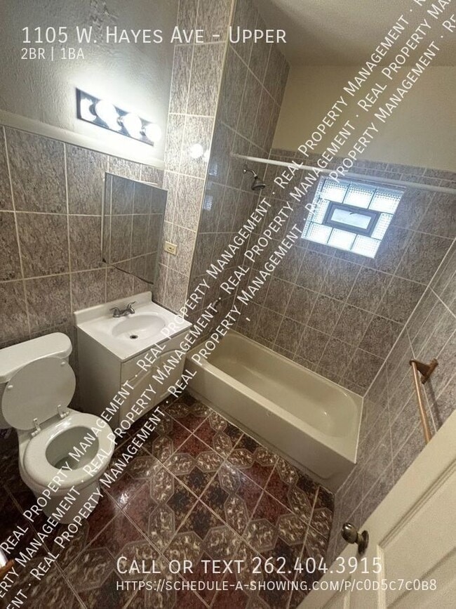 Building Photo - 2 Bedroom Upper