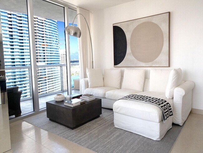 Foto del edificio - 475 Brickell Ave