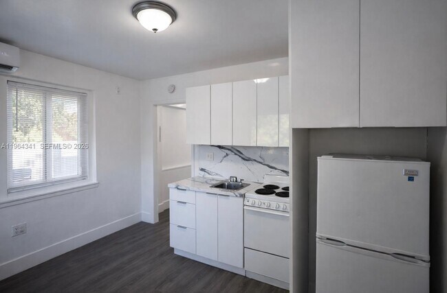 Building Photo - 5305 Biscayne Blvd