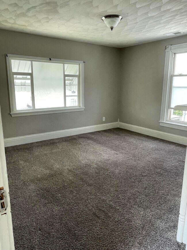 32 Victoria St Unit 1, Washington, PA 15301 Apartments in Washington, PA