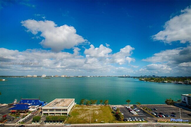 Foto del edificio - 7901 Hispanola Ave