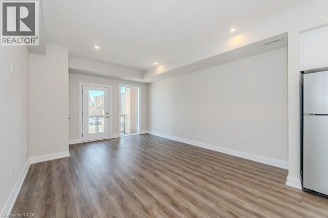 Building Photo - 261 Woodbine Ave