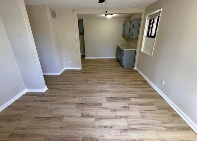 Building Photo - 961 N Perkins Rd