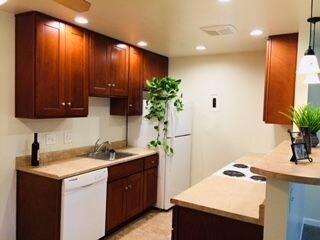 Foto principal - 2676 Newhall St