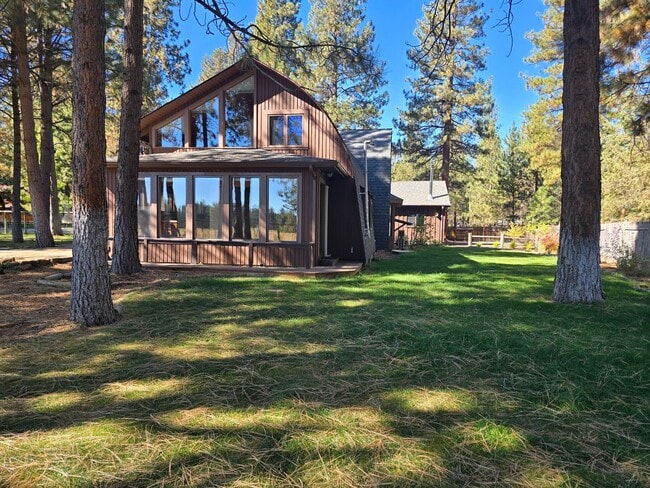 Building Photo - Live in Beautiful Tollgate and Minutes fro...