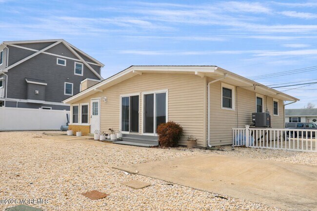 Foto del edificio - 825 Leeward Dr