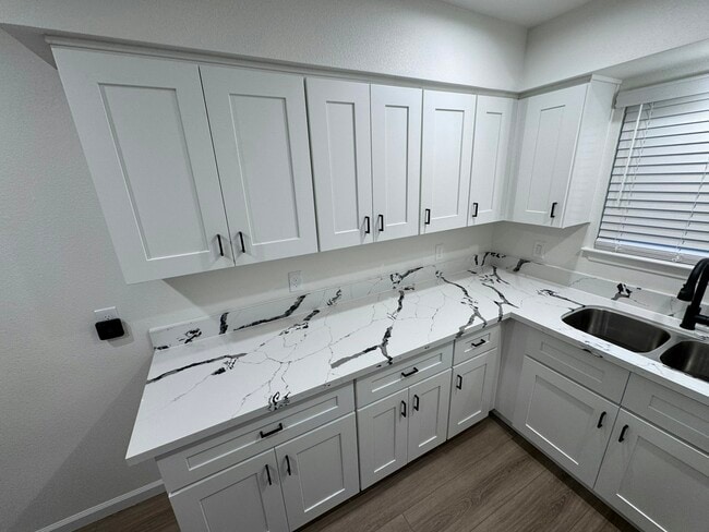 Building Photo - 2122 N Glenn Ave