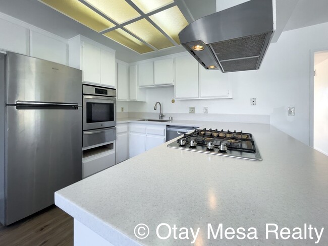 Building Photo - Spacious 3BR Home with Garden Beds & Pet-F...