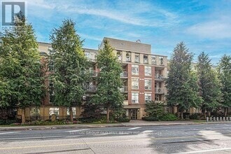 Building Photo - 2511-2511 Bloor St W
