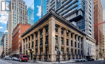 Building Photo - 73 Richmond St W