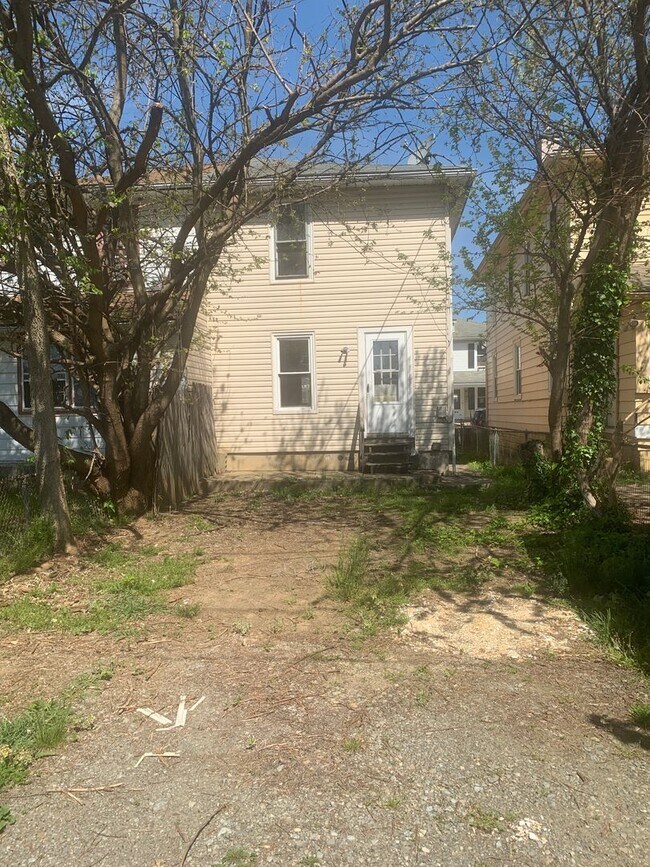 Foto del edificio - 3 Bedroom 1 Bath House, Yard, East End Yor...