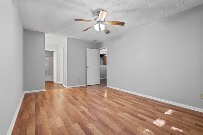 Foto del edificio - 5324 Ridge Forest Dr