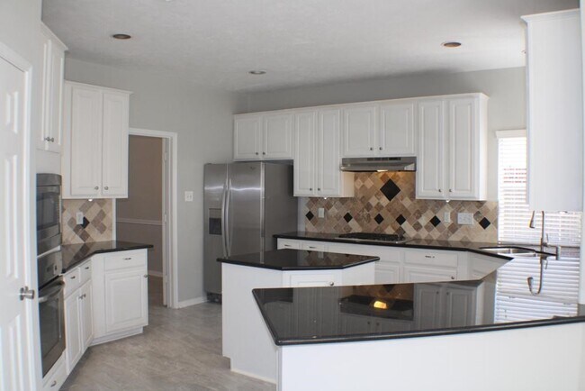 Building Photo - 2411 Rose Hollow Dr