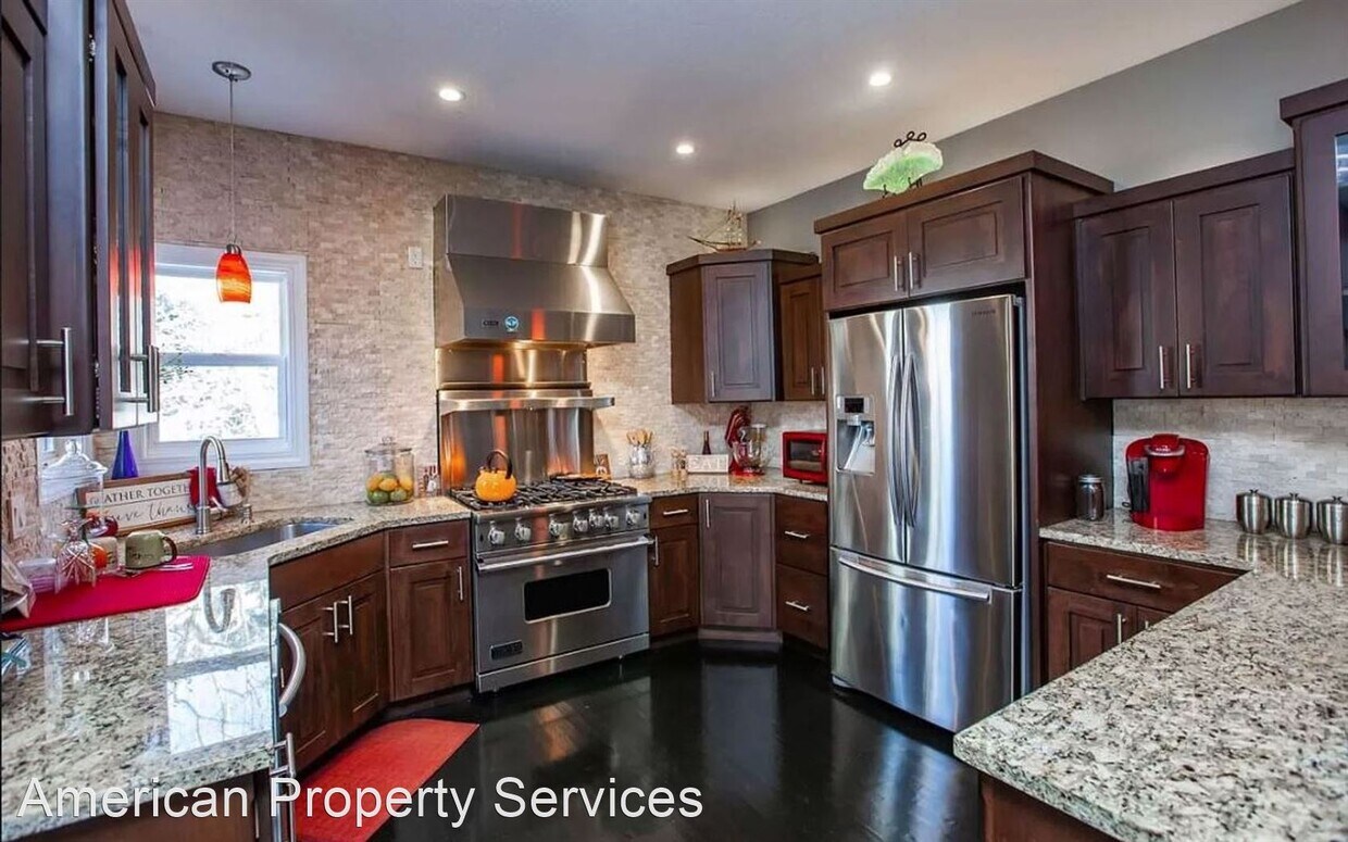 Primary Photo - 5 br, 3 bath House - 221 Starlight Lane