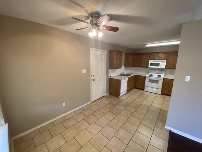 Building Photo - 1800 Ingalls Ln