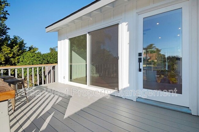 Building Photo - 733 Del Riego Ave.