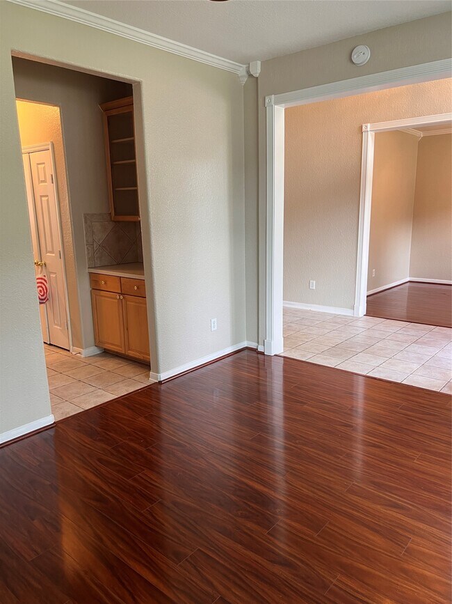 Building Photo - 14210 Meadow Estates Ln