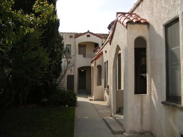 Building Photo - 805 N Poinsettia Pl