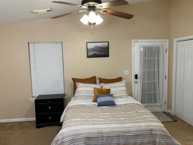Building Photo - 1388 Southern Gardens Dr