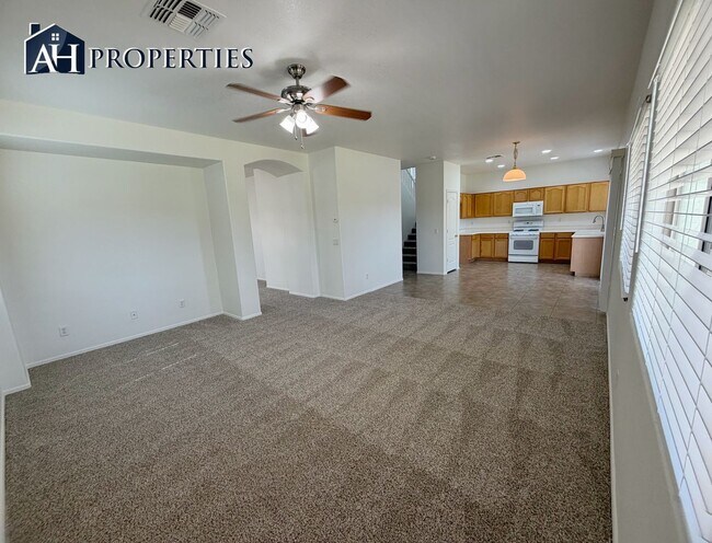 Building Photo - Large backyard Home in Surprise