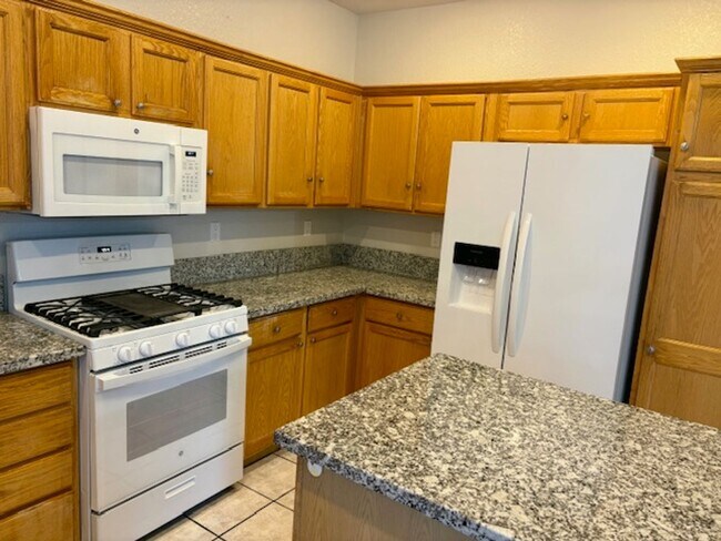 Building Photo - Gorgeous view of park and Las Vegas Strip!!