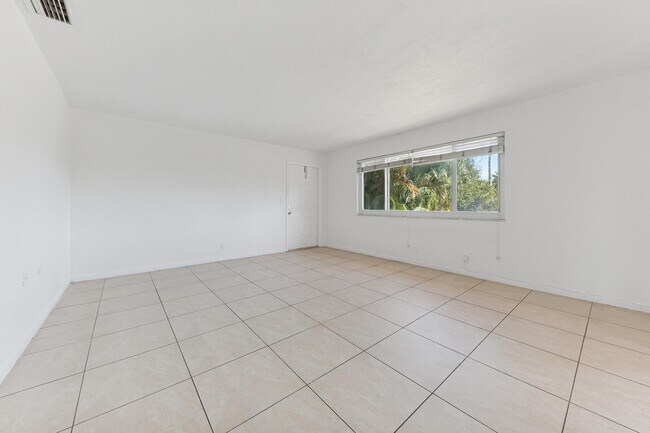 Foto del edificio - 1000 NE 9th Ave