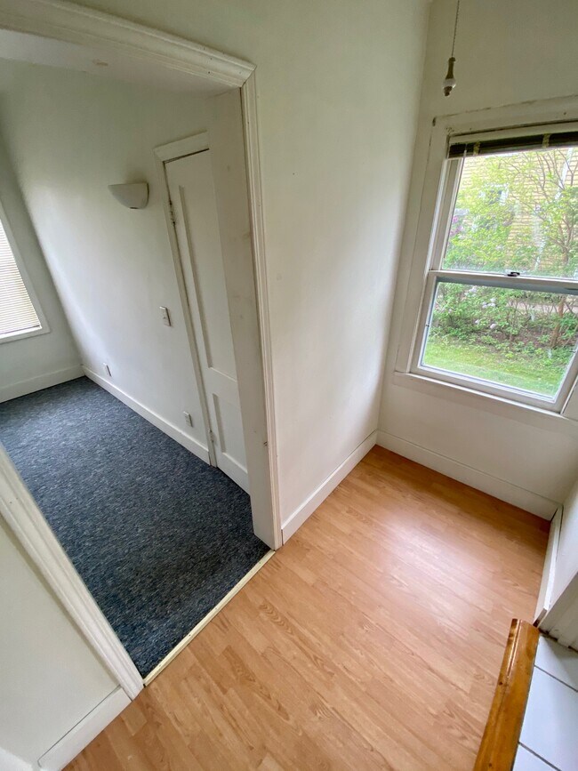 Building Photo - 823 West Ave S