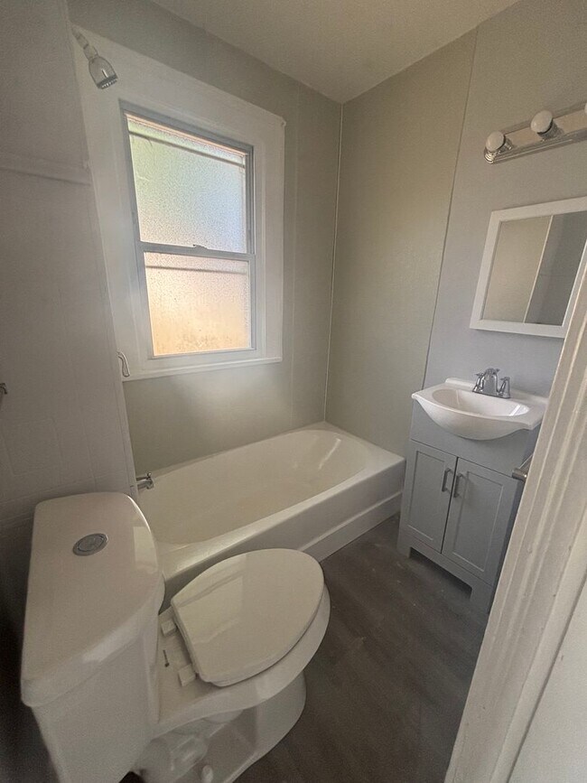 Building Photo - 4bd Single Newburgh Sec 8/Cash Pay