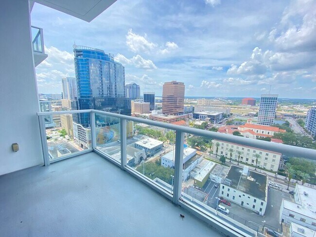 Foto del edificio - 150 E Robinson St