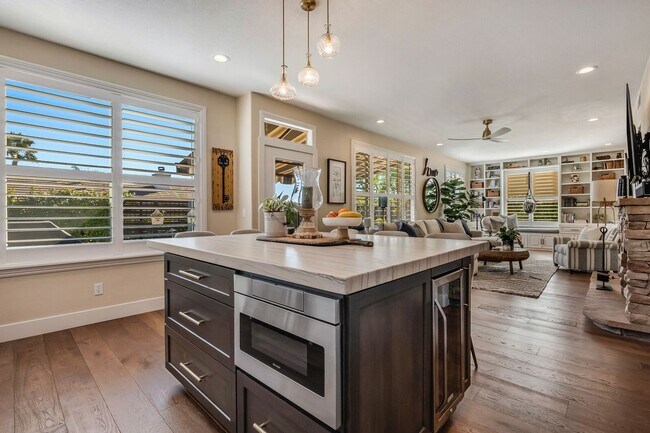 Foto del edificio - 4 Bedroom Designer Dream Home in La Costa