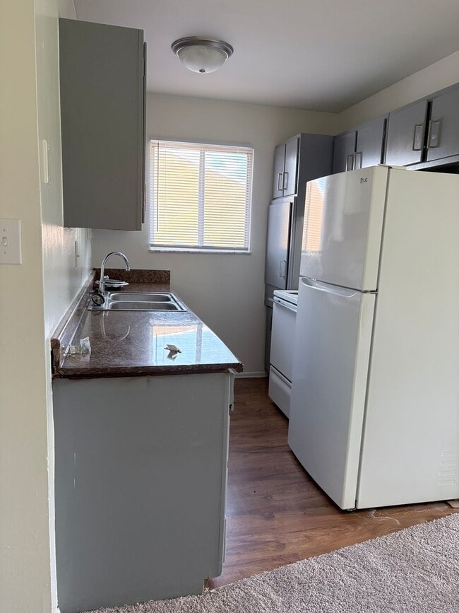 Building Photo - 2 bedroom ranch style apartment
