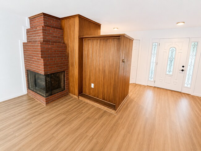 Building Photo - 69 Hemingway Dr