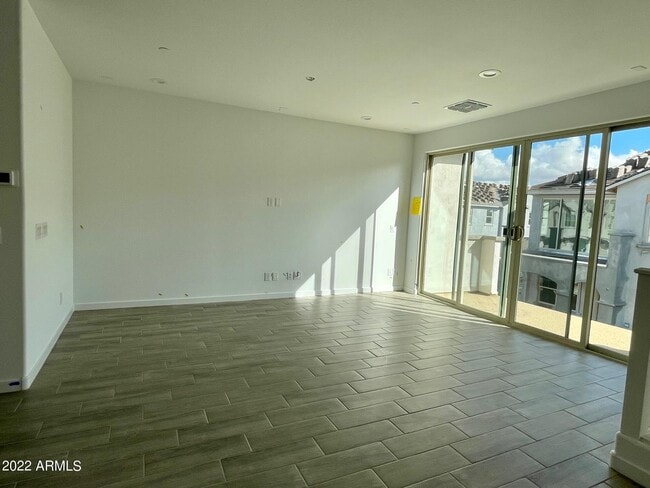 Building Photo - 9833 E Stratus Ave