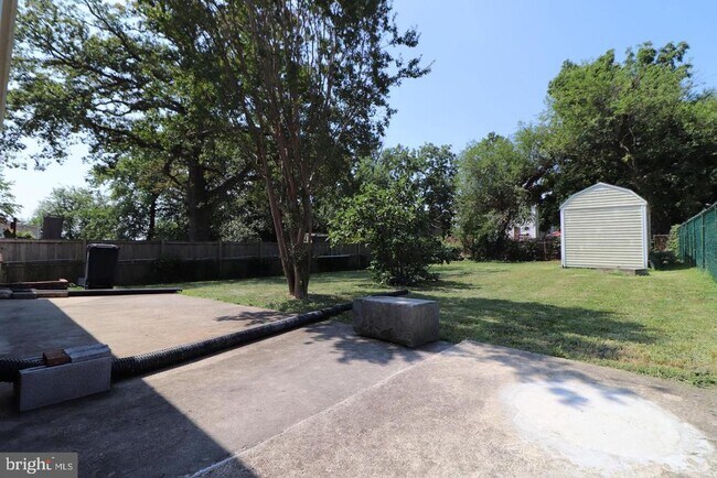 Foto del edificio - 817 Chillum Rd