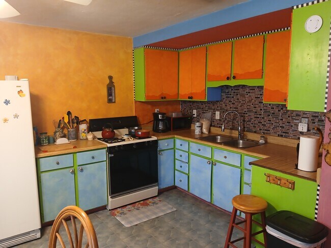 Building Photo - 558 Dameron Dr
