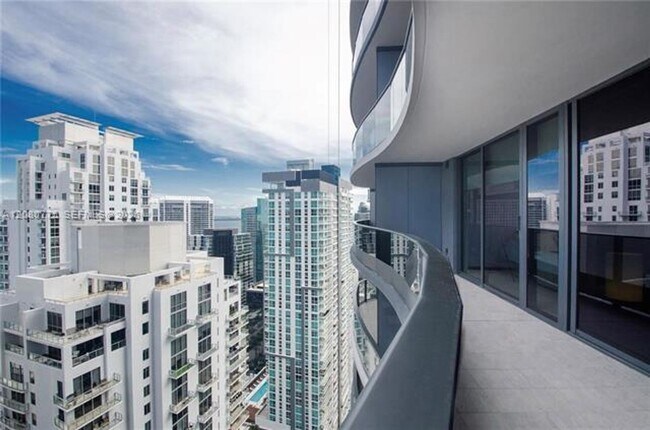 Building Photo - 1000 Brickell Plaza
