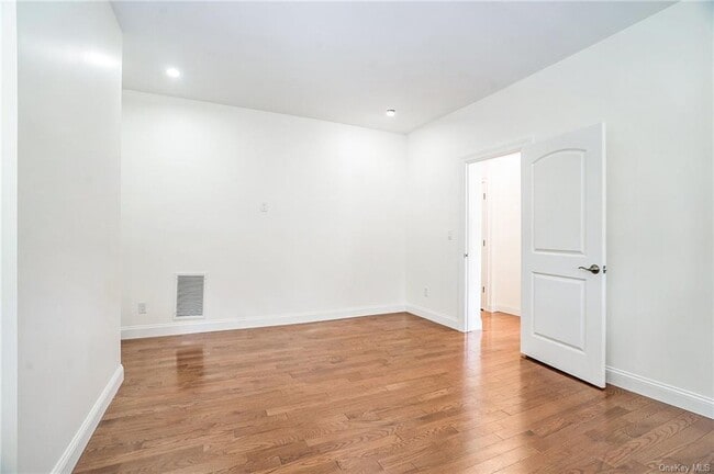 Foto del edificio - 49 Rockledge Ave