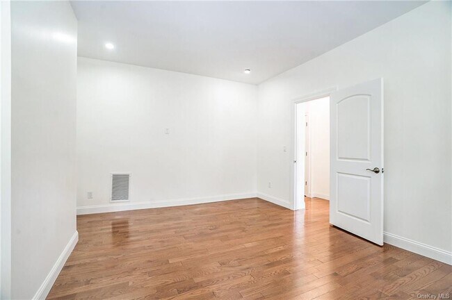 Building Photo - 49 Rockledge Ave