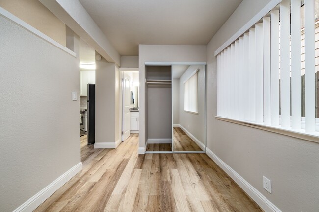 Building Photo - Fully remodeled studio apartment in gated community!