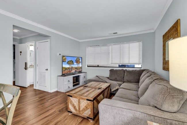 Building Photo - 202 75th Ave N