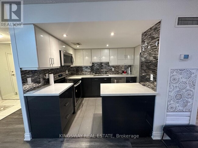 Photo du bâtiment - 350-1350 Webb Dr