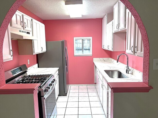 Building Photo - 15811 Beechnut St